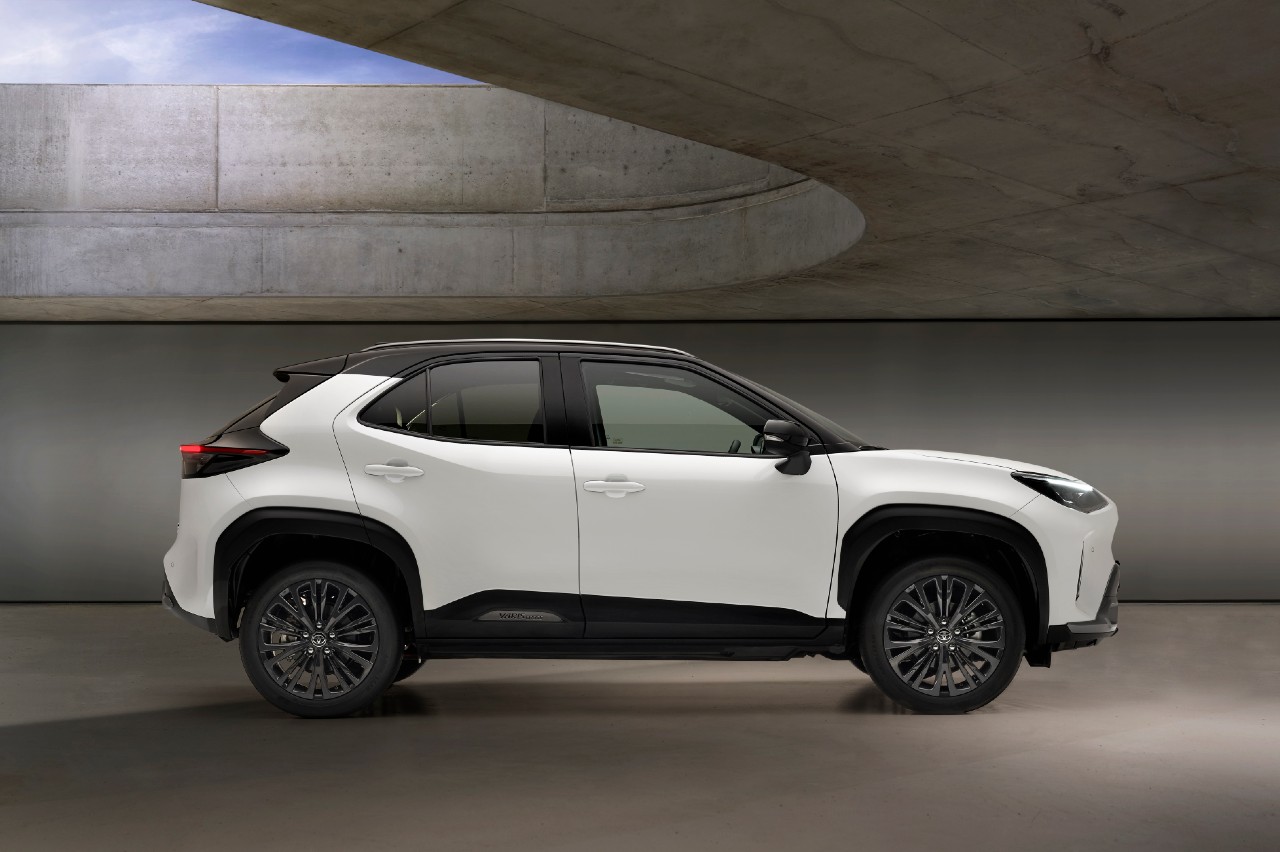 Toyota Yaris Cross Adventure lateral