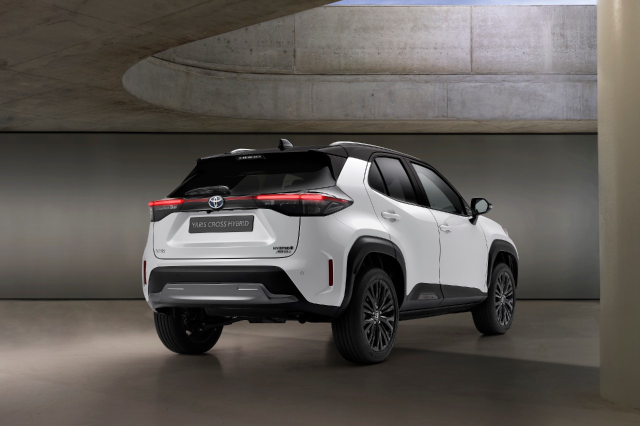 Toyota Yaris Cross Adventure 3/4 trasera