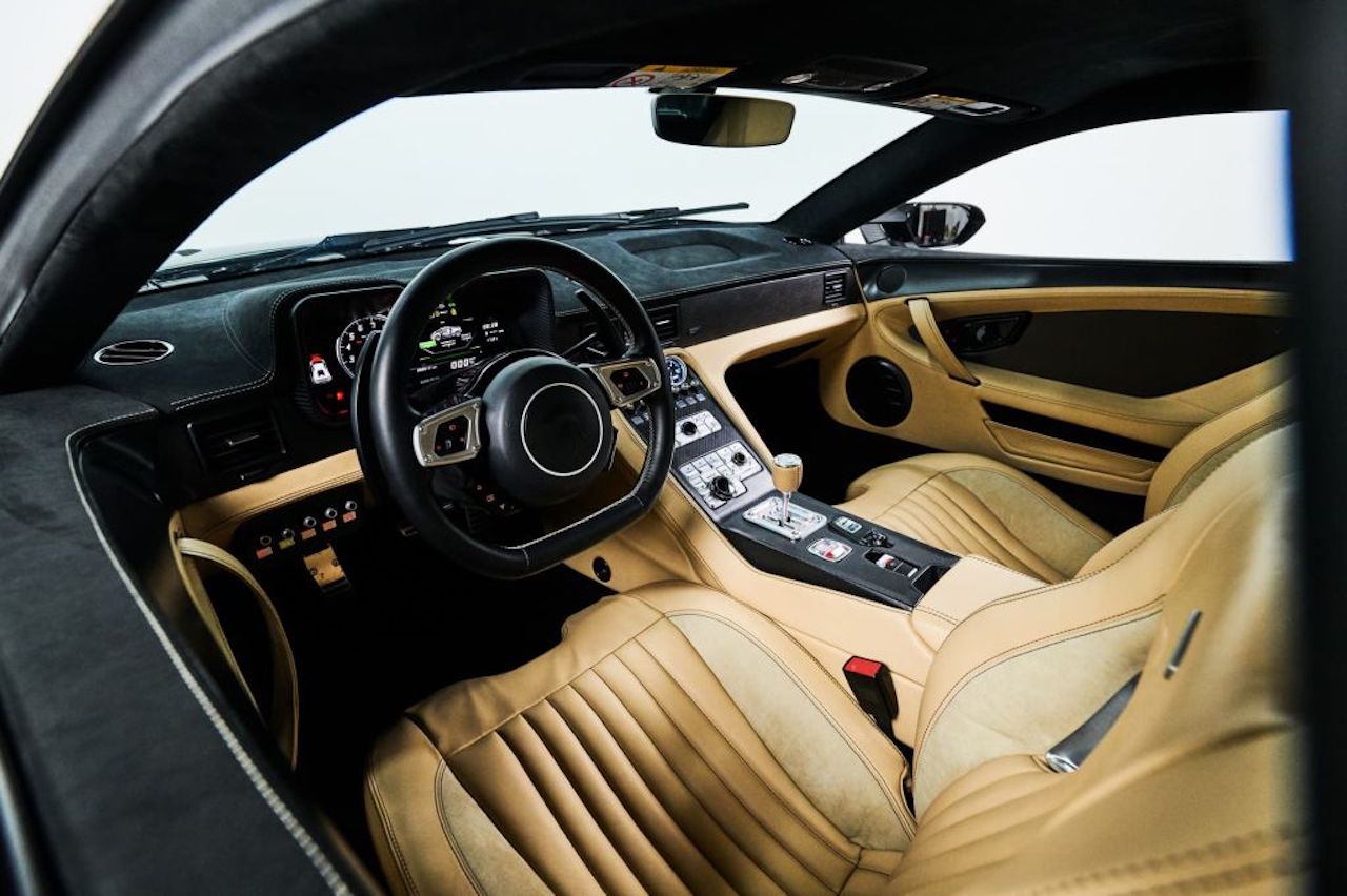 DeTomaso Pantera cambio manual falso DeTomaso Pantera cambio manual falso interior