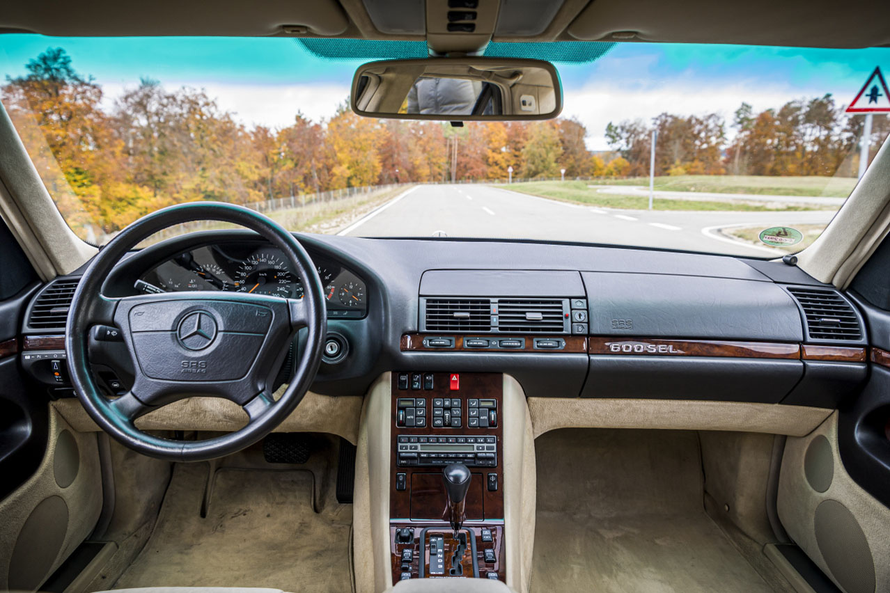 interior del Mercedes 600 SEL W140