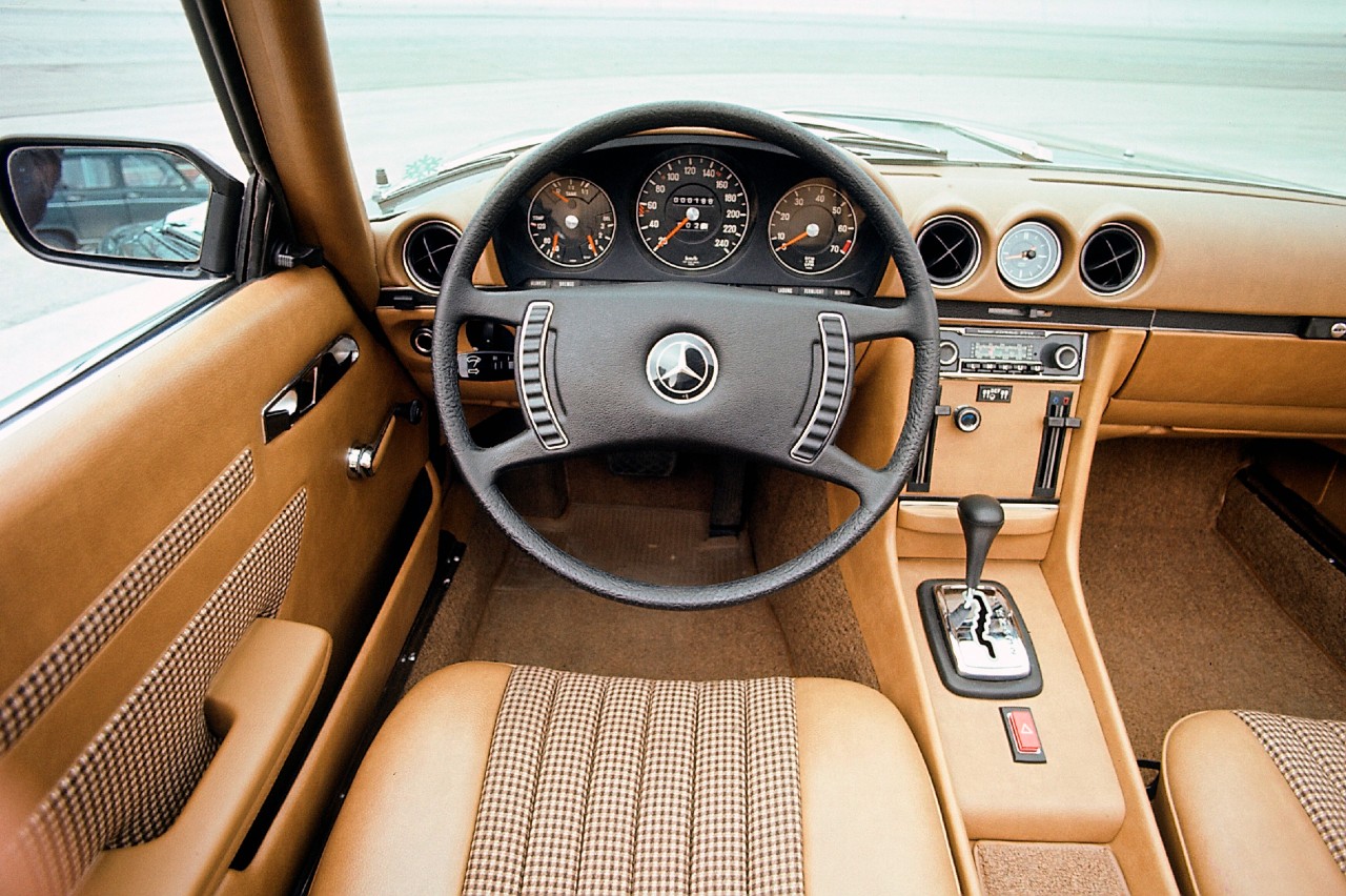 Mercedes-Benz SL R107 50 cumpleaños interior