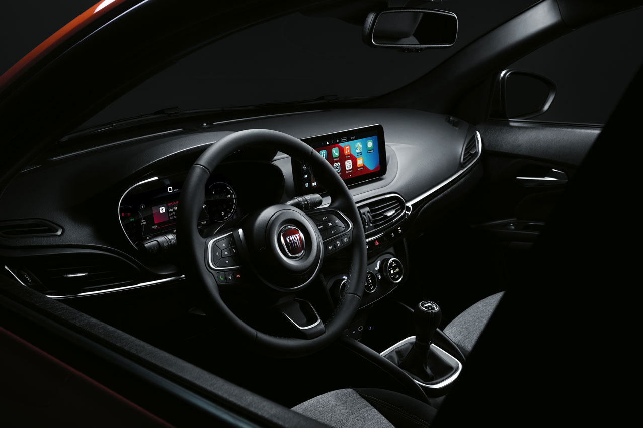 interior del Fiat Tipo Cross