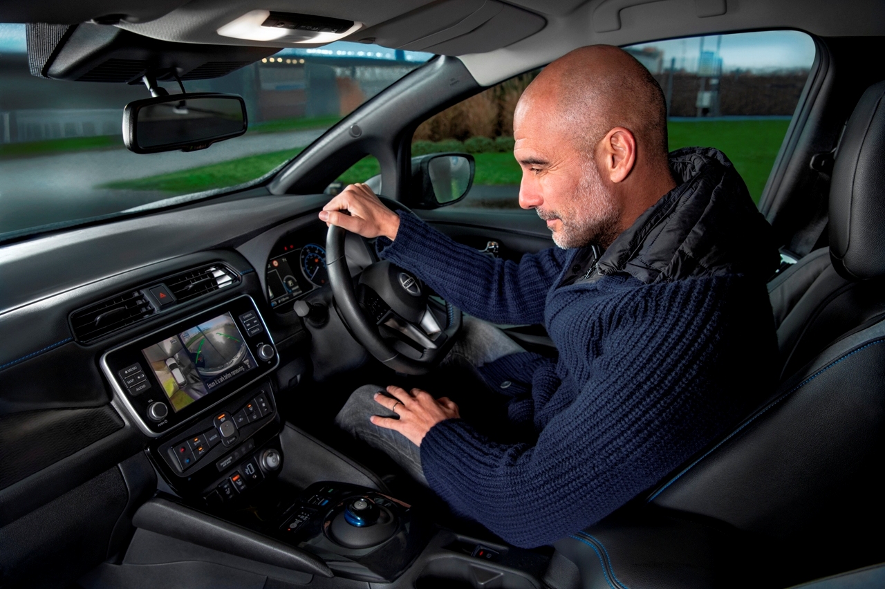 Pep Guardiola conduce coches electricos