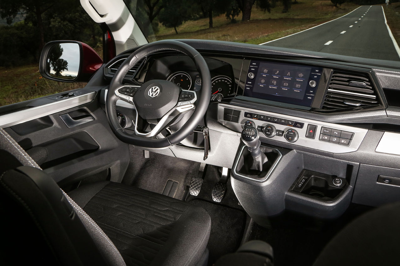 interior Volkswagen Multivan T6.1 2.0 TDI 150 CV