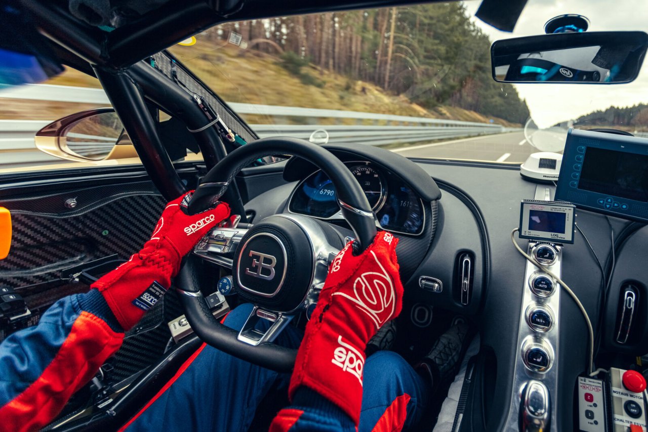 BUGATTI CHIRON SUPER SPORT interior