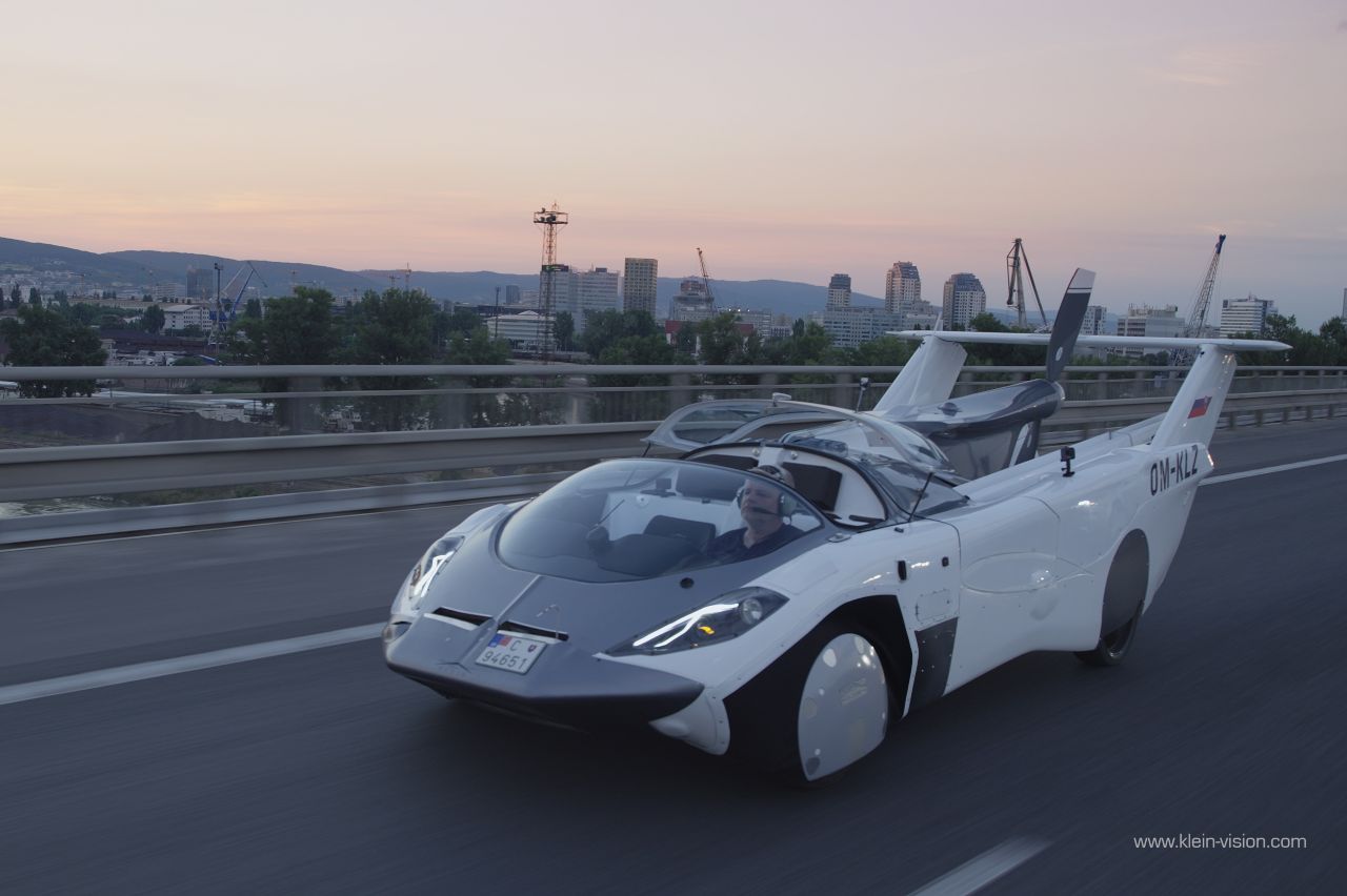 Coche volador Aircar carretera