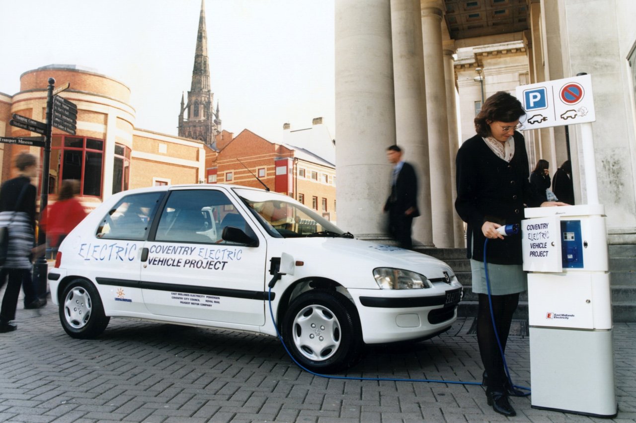 Peugeot 106 Electric carga