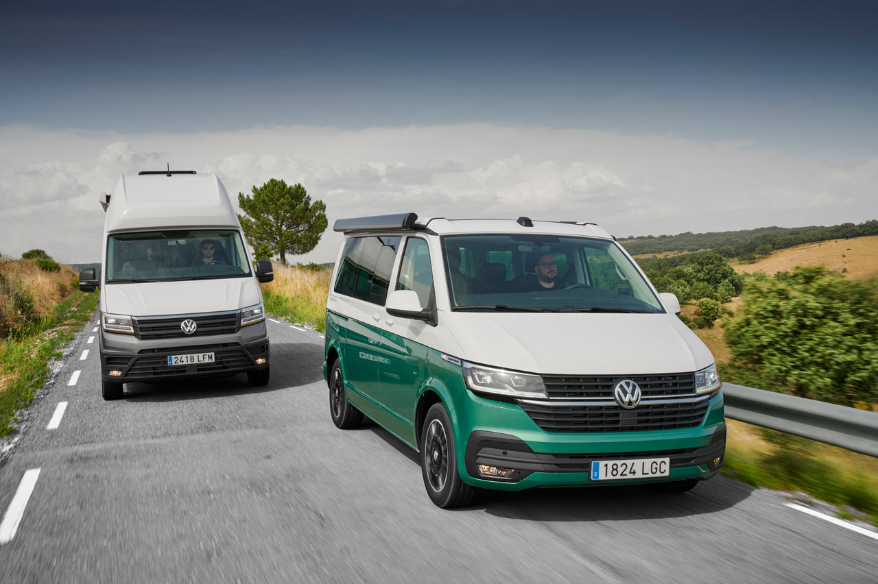 Volkswagen California y Volkswagen Grand California en movimiento