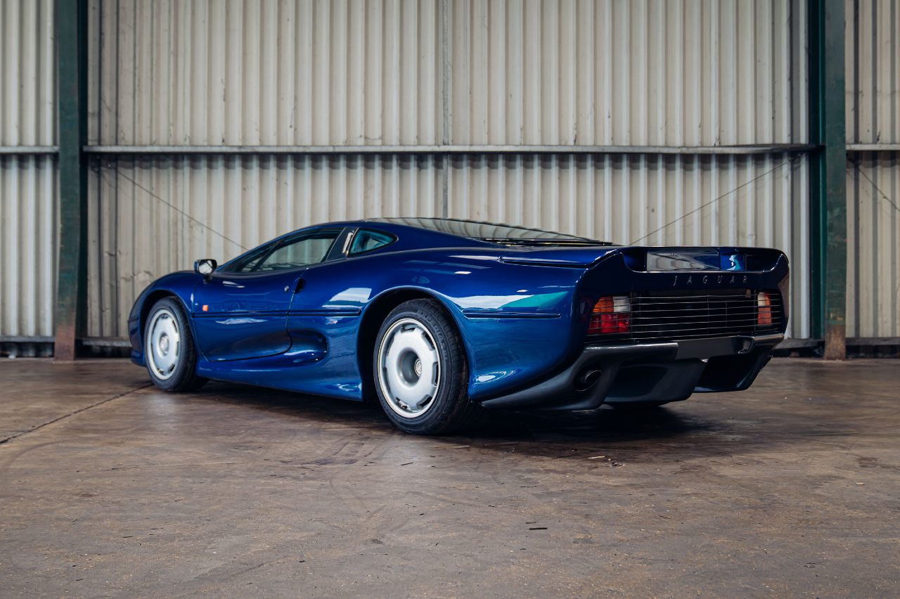 Jaguar XJ220