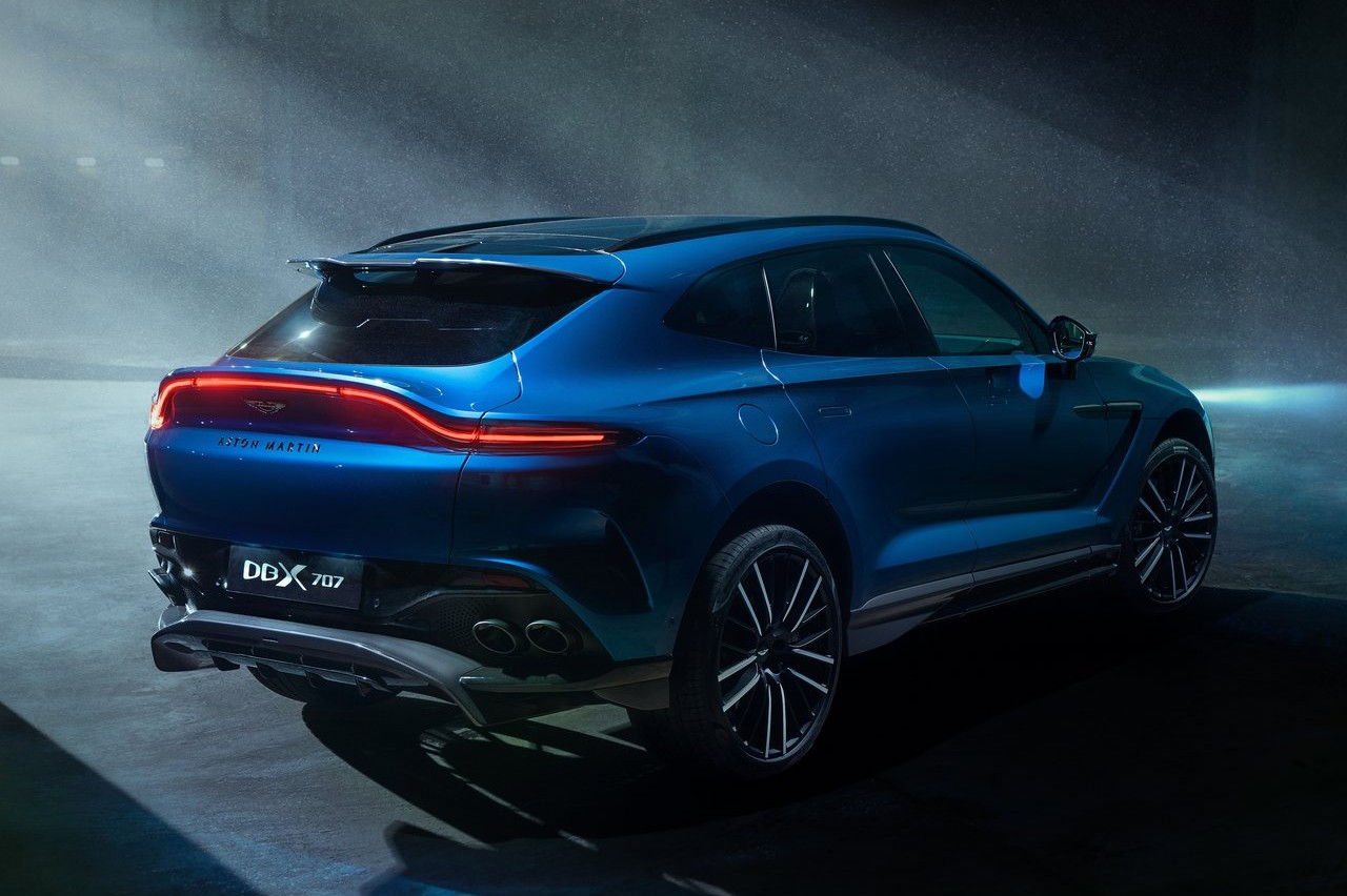 Aston Martin DBX707
