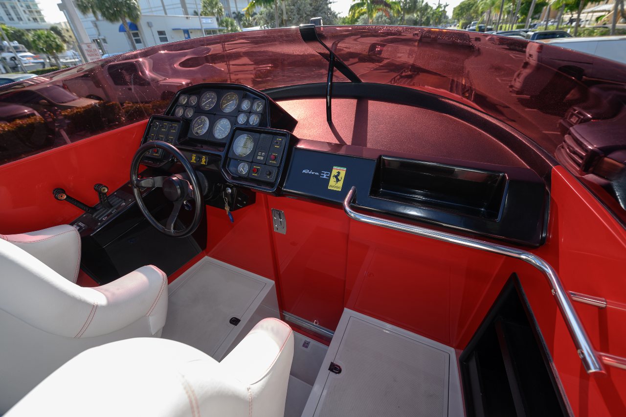 Riva Ferrari 32