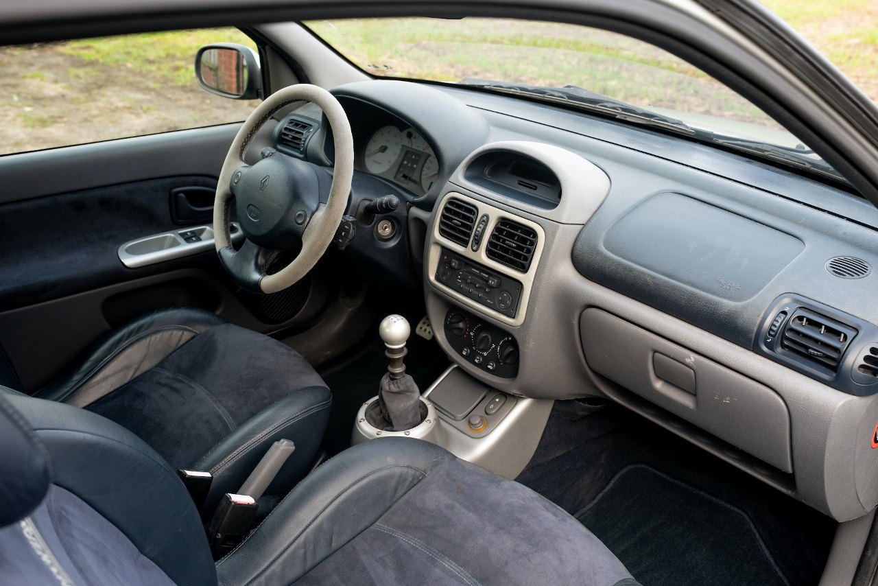 subasta renault clio v6 fase 1 2001