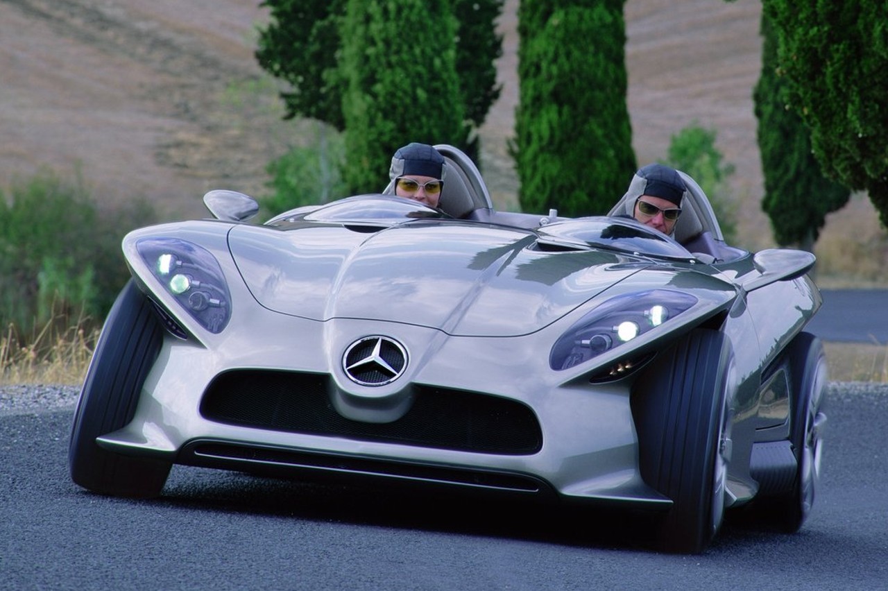 Mercedes-Benz F 400 Carving
