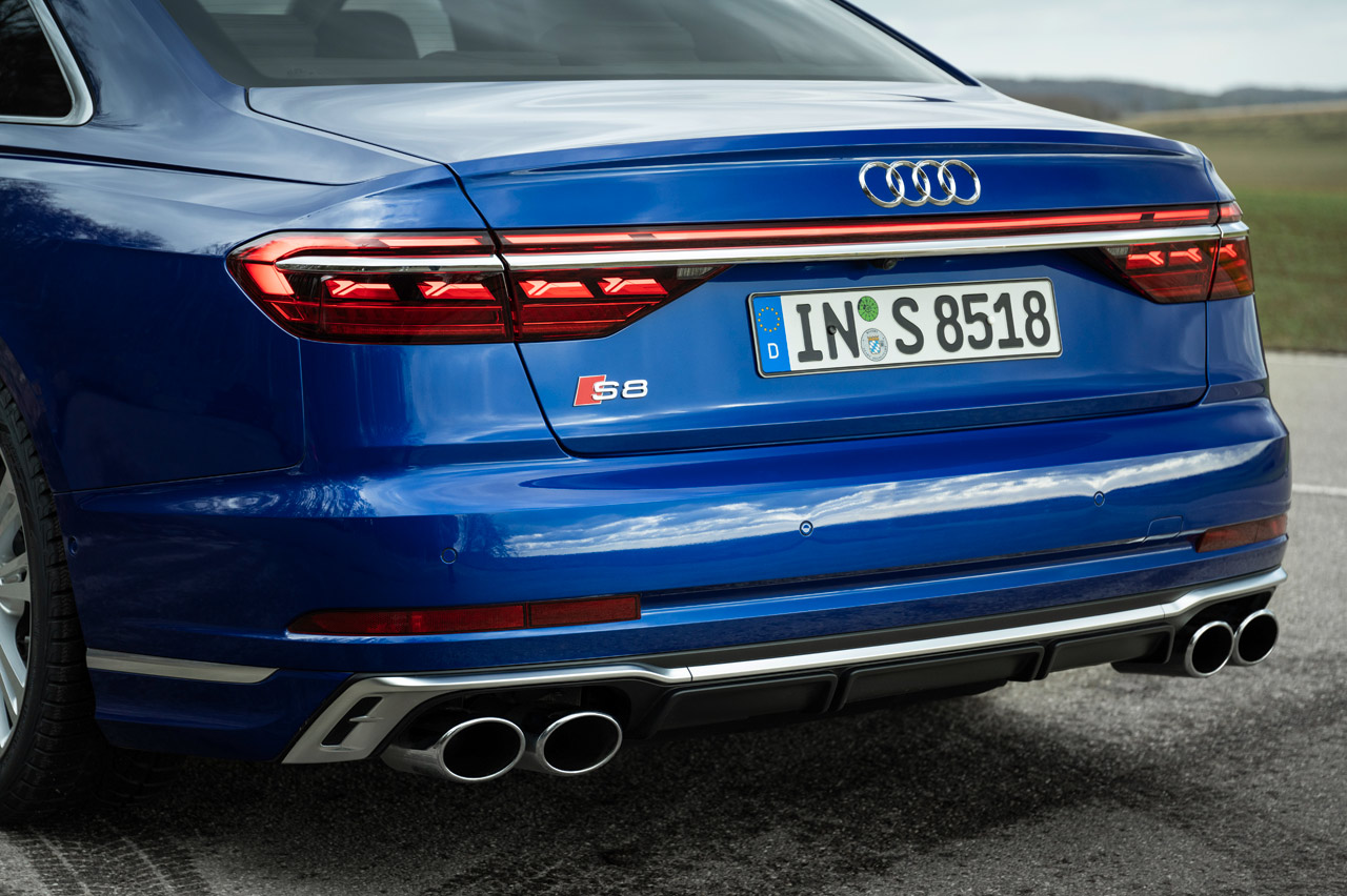 trasera del Audi S8 2022