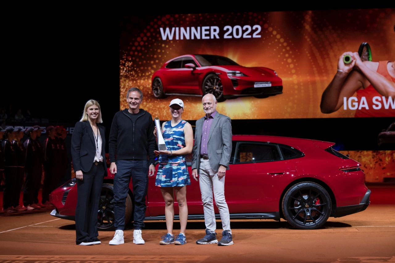 Iga Swiatek porsche taycan gts Iga Swiatek porsche taycan gts