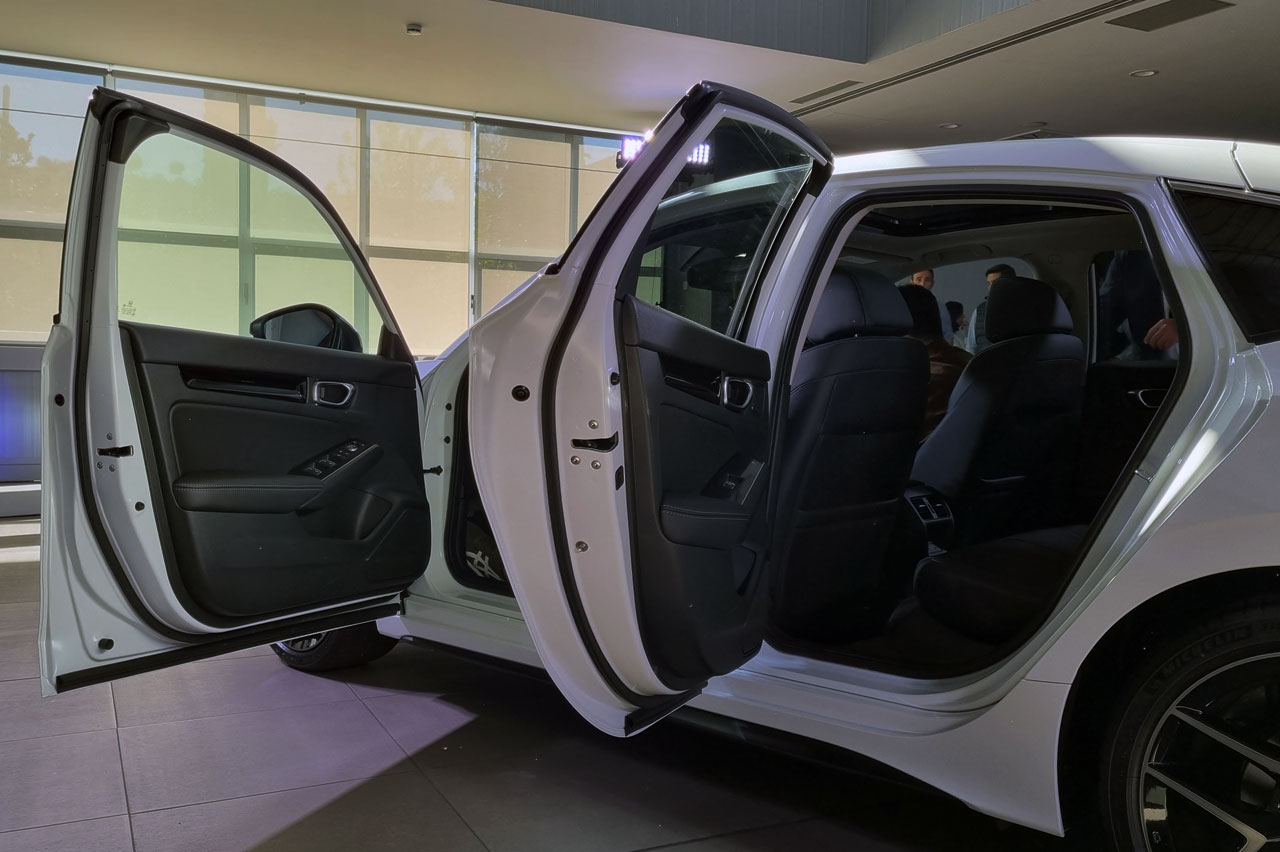 apertura puerta en grados del Honda Civic e:HEV