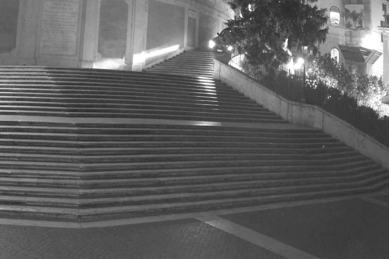 detenido bajar escaleras maserati levante roma