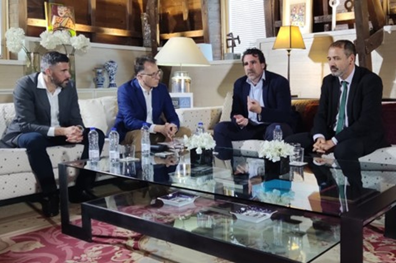 jóvenes a favor de prohibir los coches de combustión