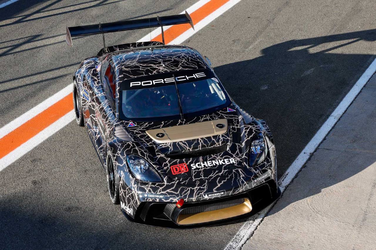 Porsche 718 Cayman GT4 ePerformance