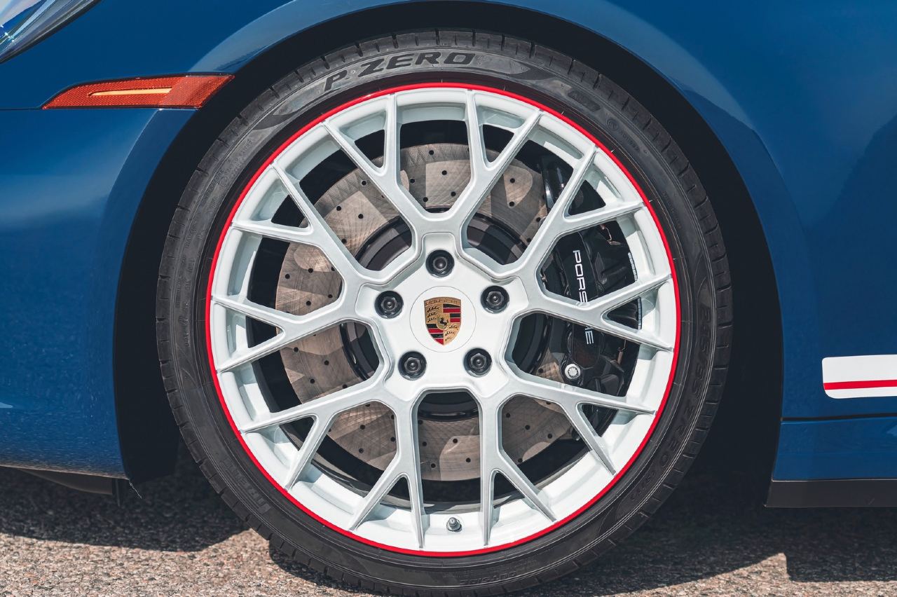 Porsche 911 Carrera GTS Cabriolet America