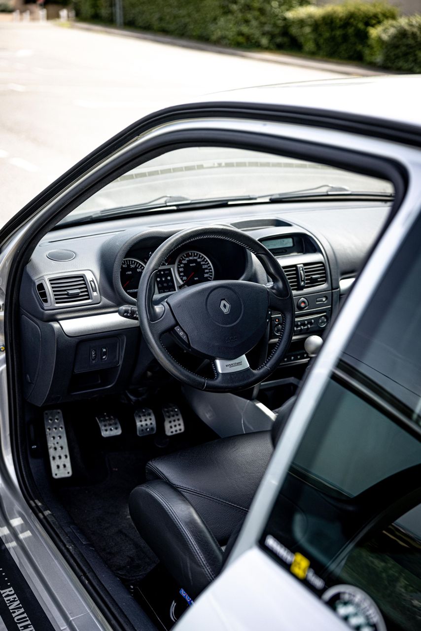 subasta renault clio v6 fase ii 2003