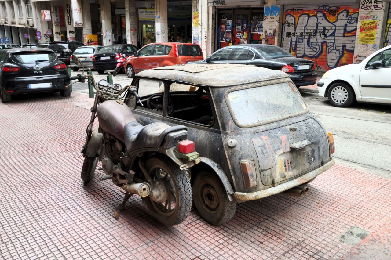 mini yamaha abandonados parking subterraneo